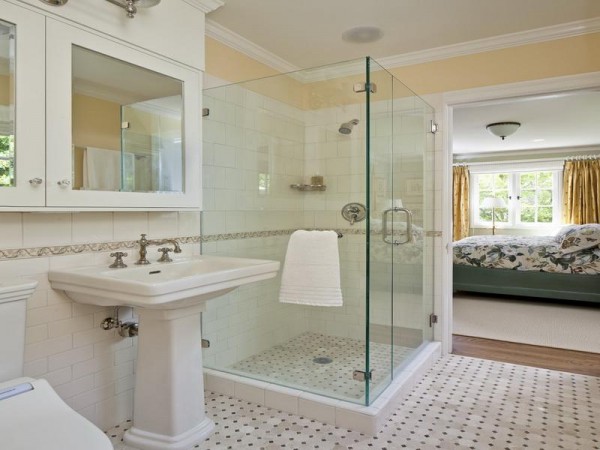 : Creative Small Master Bathroom Showers Ideas