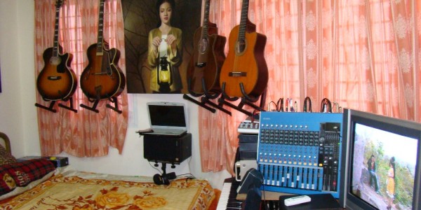 Hanging_Guitars Design Ideas