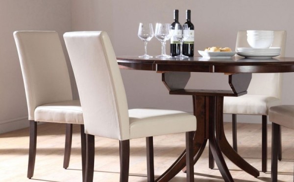 : Dining Room Decorating With Wooden Round Dining Table And White Chairs