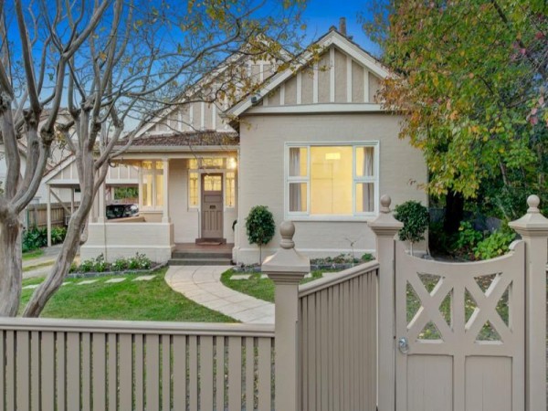 : Facades Picket Fence Design