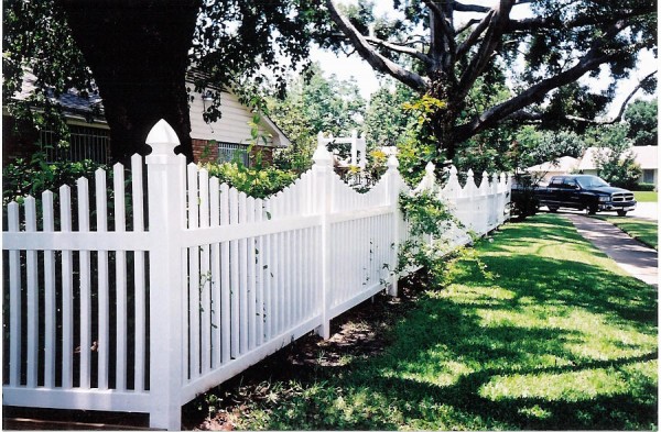 : Scaloped Picket Fence Design